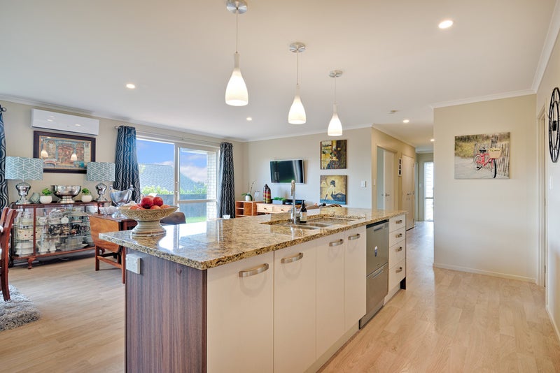 7 Eastview Crescent, Stanmore Bay, Whangaparaoa - Carousel 2