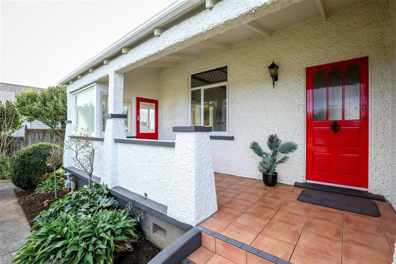 25 Mangorei Road, Strandon, New Plymouth - Carousel 2