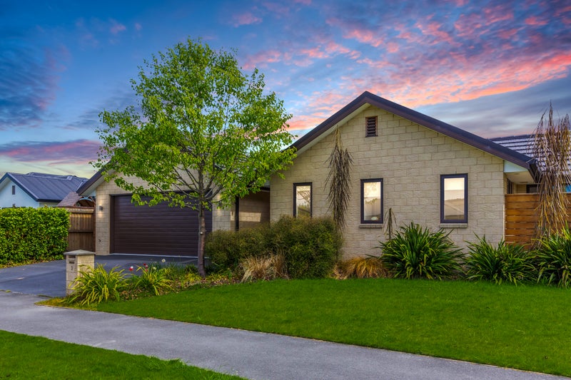 3 Euphrasie Drive, Aidanfield, Christchurch - Carousel 1