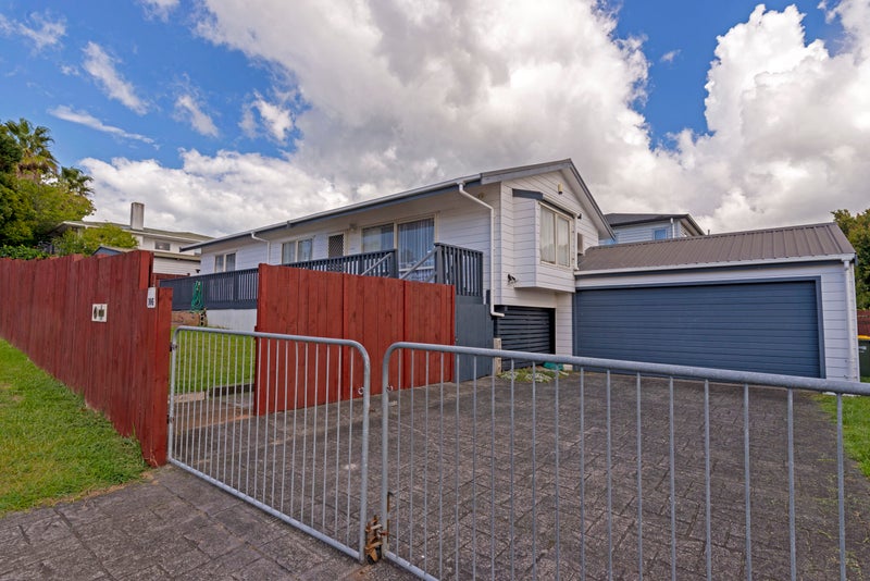 2 Glendene Avenue, Glendene, Auckland - Carousel 1