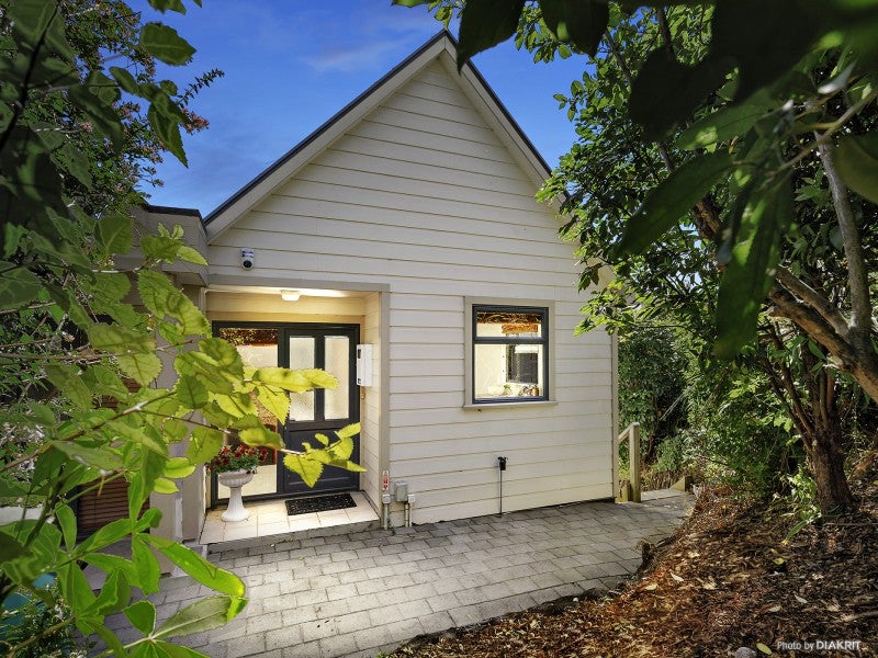 136 Mairangi Road, Wilton, Wellington - Carousel 1