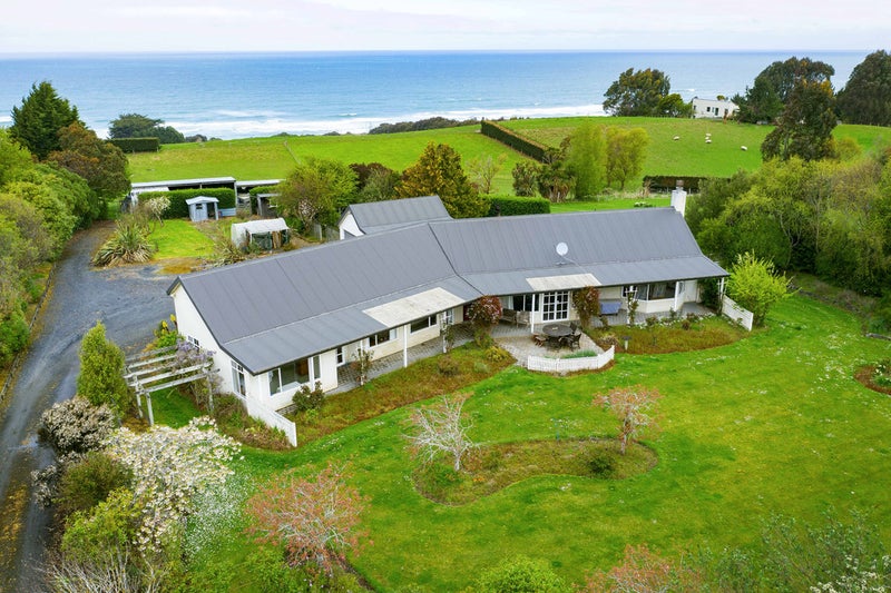 34 Highland Road, Brighton, Dunedin - Carousel 1