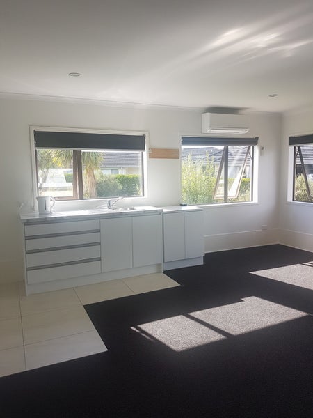 8 Neill Boak Place, Beachlands, Auckland - Carousel 1