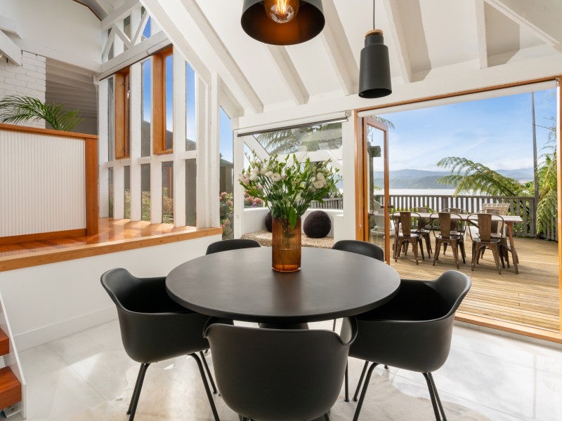 6 Nakora Road, Karaka Bays, Wellington - Carousel 2