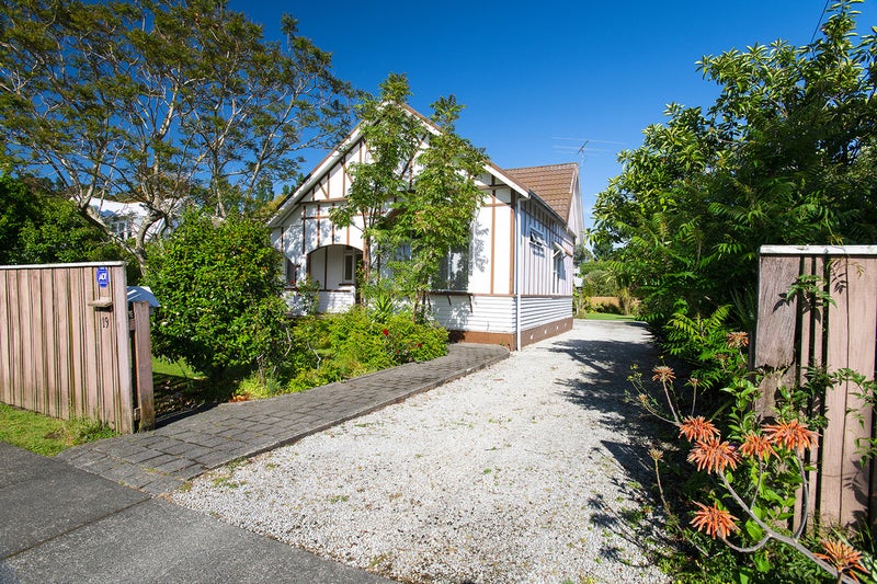 19 Parau Street, Kaiti, Gisborne - Carousel 1