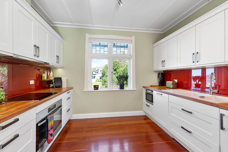 68 Queens Drive, Lyall Bay, Wellington - Carousel 26