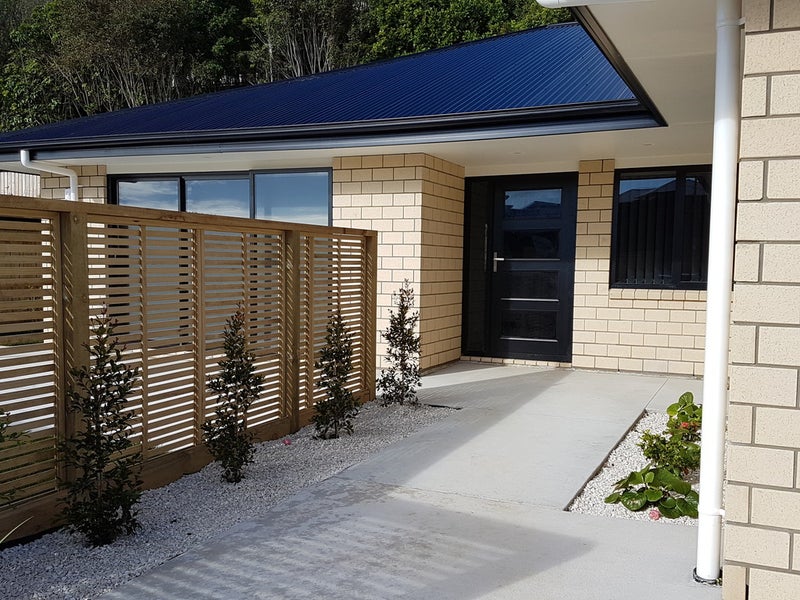 10 Frederick Place, Whalers Gate, New Plymouth - Carousel 1