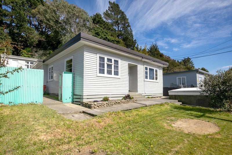 24 Main Road, Wainuiomata, Lower Hutt - Carousel 1