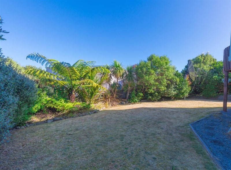 42 Dress Circle, Newlands, Wellington - Carousel 16