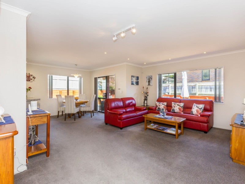 5 Beaufort Close, Kingsley Heights, Upper Hutt - Carousel 2