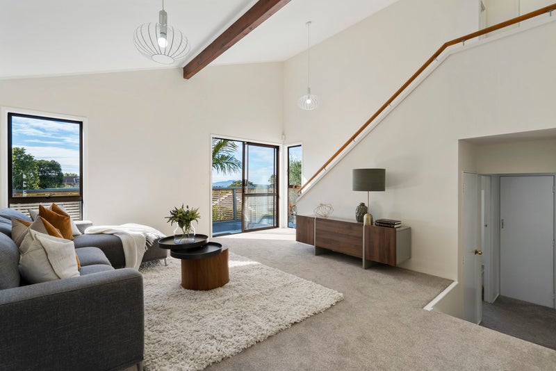 1/35 Girrahween Drive, Totara Vale, Auckland - Carousel 1