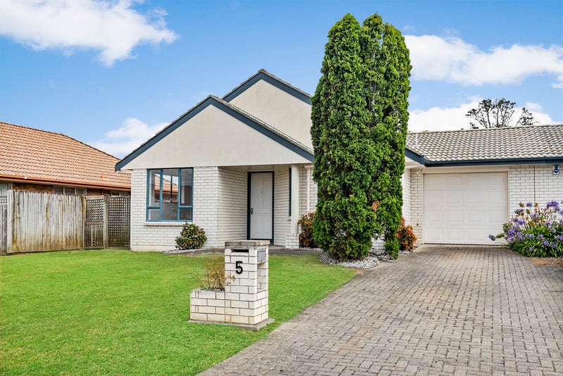 5 Fernbrook Close, Burswood, Auckland - Carousel 1