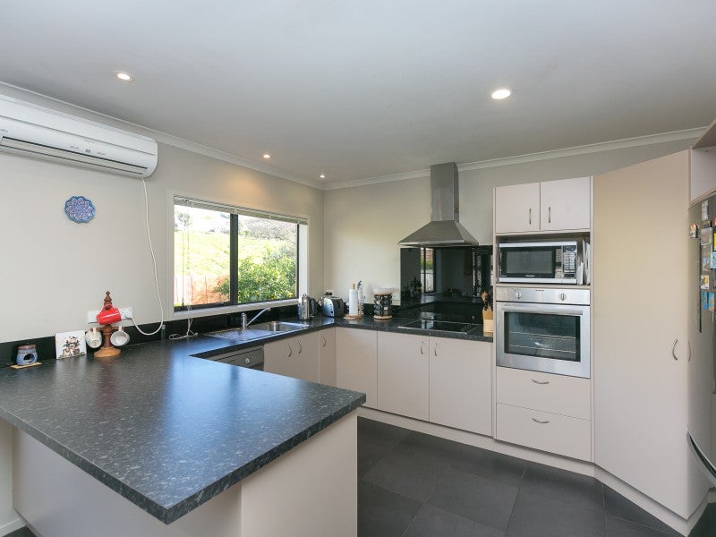 5 Montrose Place, Highlands Park, New Plymouth - Carousel 2