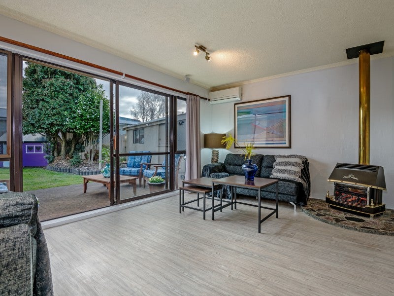 21 Lyndale Place, Kelvin Grove, Palmerston North - Carousel 2
