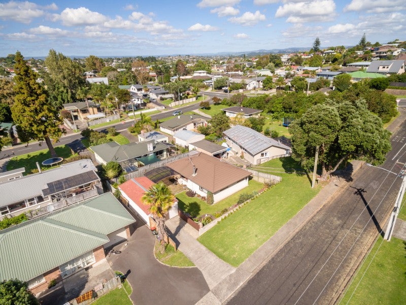 8 Stoddart Place, Brookfield, Tauranga - Carousel 1
