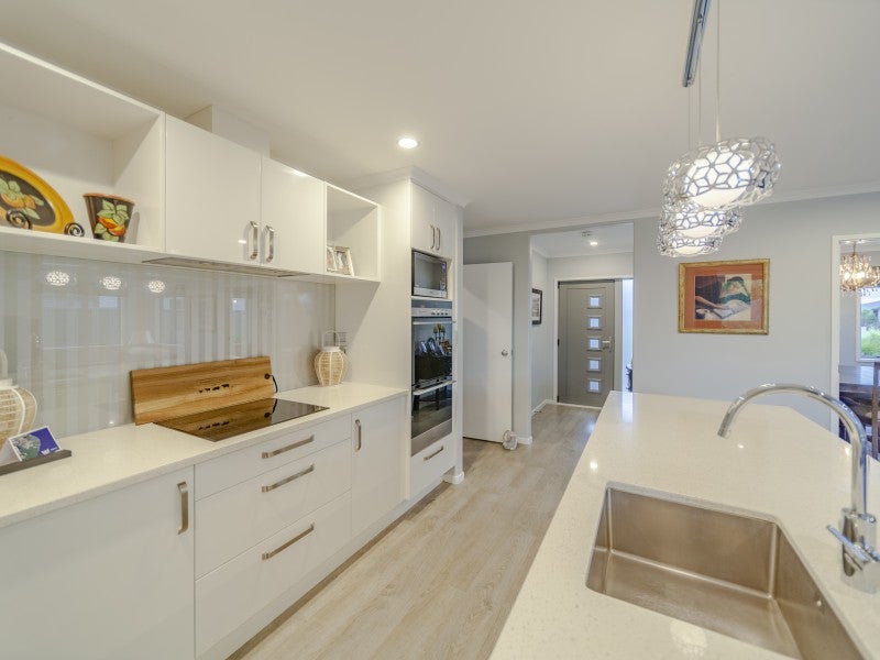 18 Drake Crescent, Awatoto, Napier - Carousel 1