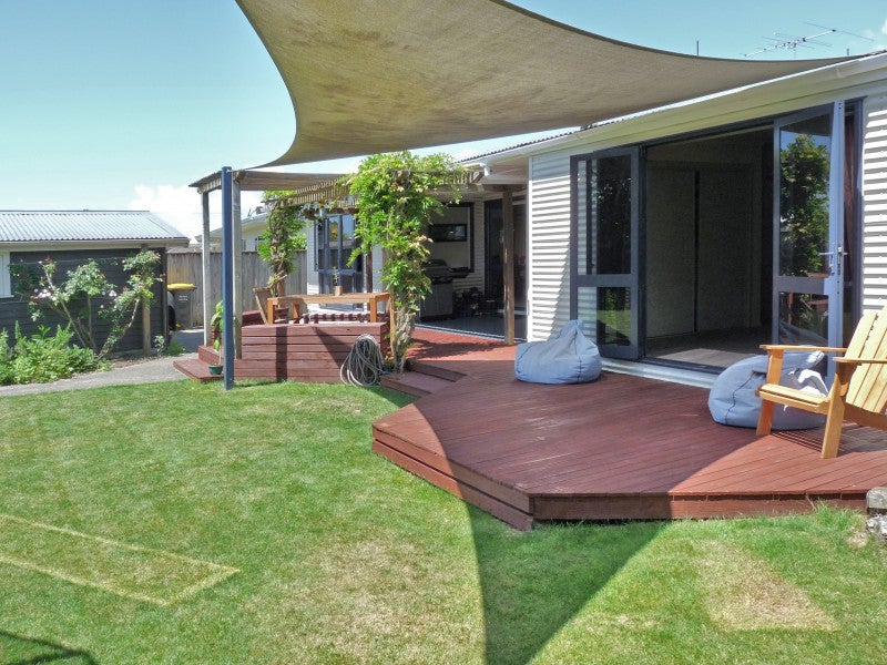 111 Whitby Road, Wakefield - Carousel 1