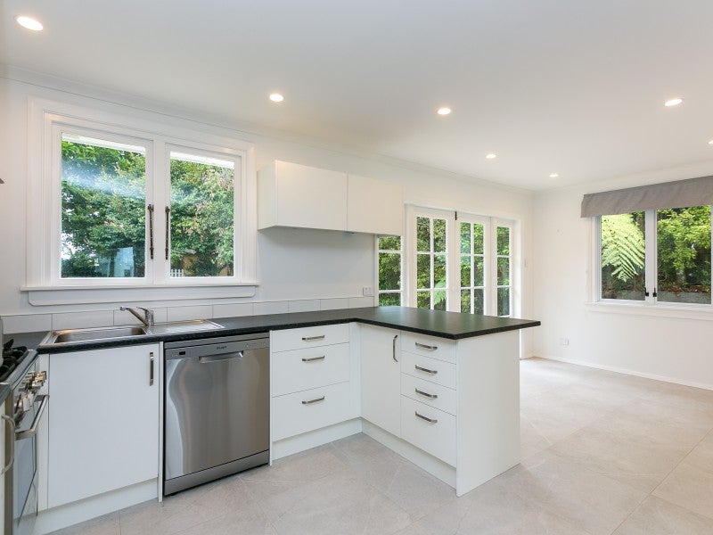 7 Raniera Street, Glen Avon, New Plymouth - Carousel 2