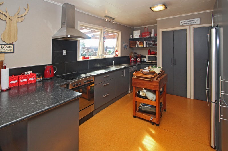 16 Dunn Place, Pirimai, Napier - Carousel 2