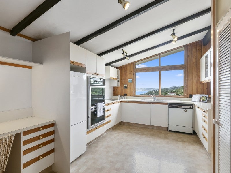 16 Hibiscus Grove, Maungaraki, Lower Hutt - Carousel 2