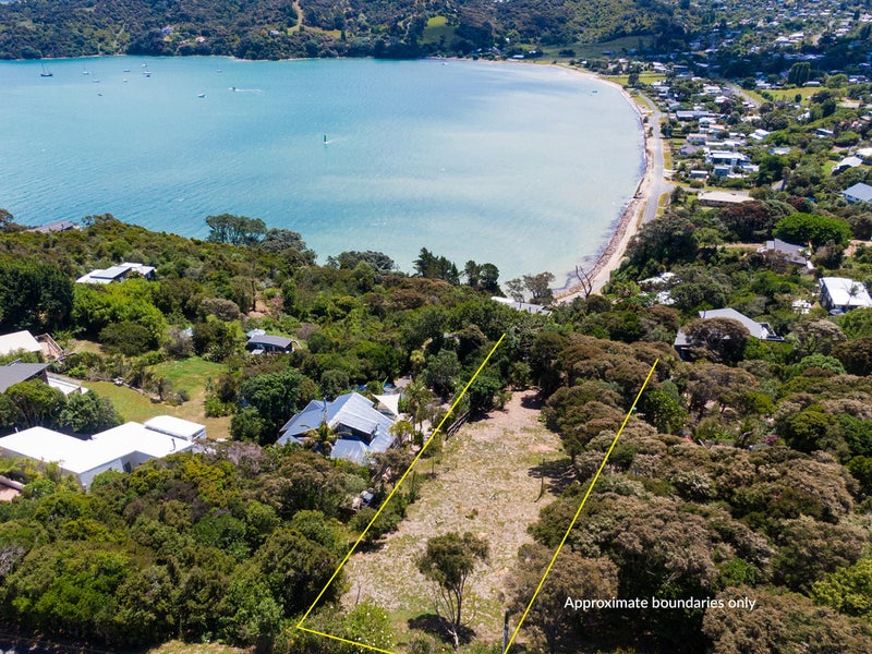64 Makora Avenue, Oneroa, Waiheke Island - Carousel 1