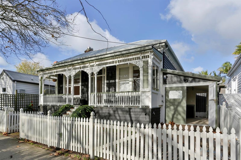 2 Castle Street, Grey Lynn, Auckland - Carousel 1