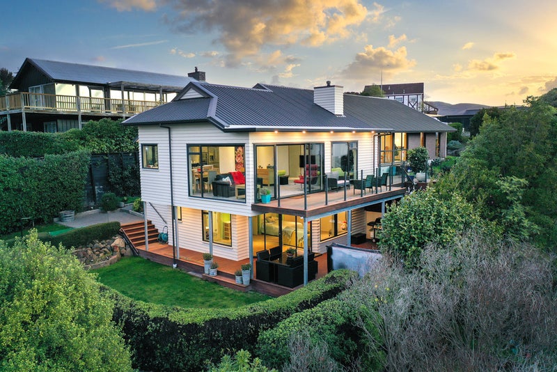 69 Cannon Hill Crescent, Mount Pleasant, Christchurch - Carousel 1