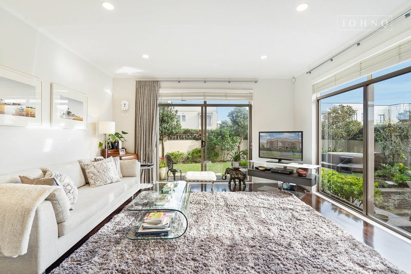 33 Tephra Boulevard, Stonefields, Auckland - Carousel 1