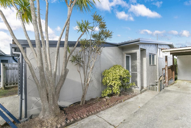 15A Lenox Grove, Johnsonville, Wellington - Carousel 19