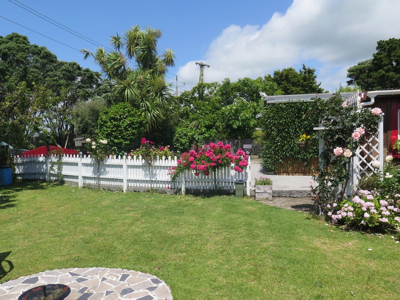 8A Lorenzen Bay Road, Raglan - Carousel 21