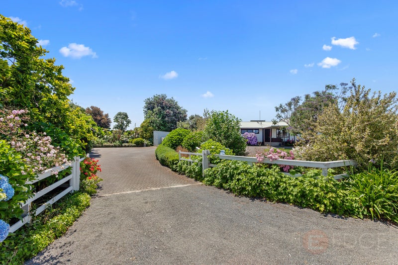 26 East Bank Road, Thornton - Carousel 2