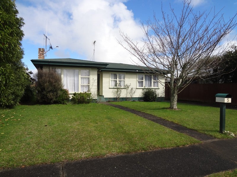 5 Paulette Place, Queenwood, Hamilton - Carousel 4