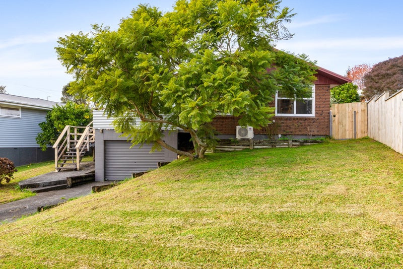 11 Arlette Place, Massey, Auckland - Carousel 1
