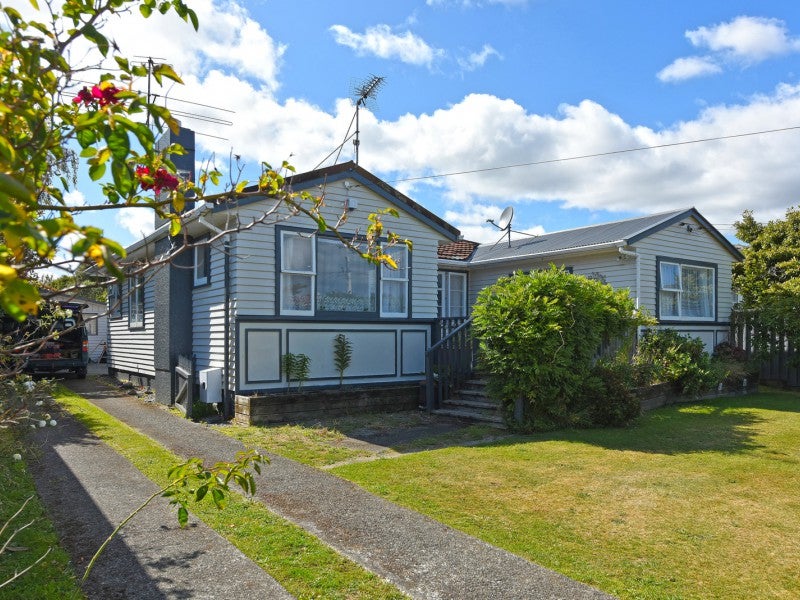 20 Davis Crescent, Elderslea, Upper Hutt - Carousel 1