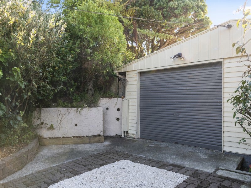 8 South Street, Tawa, Wellington - Carousel 22