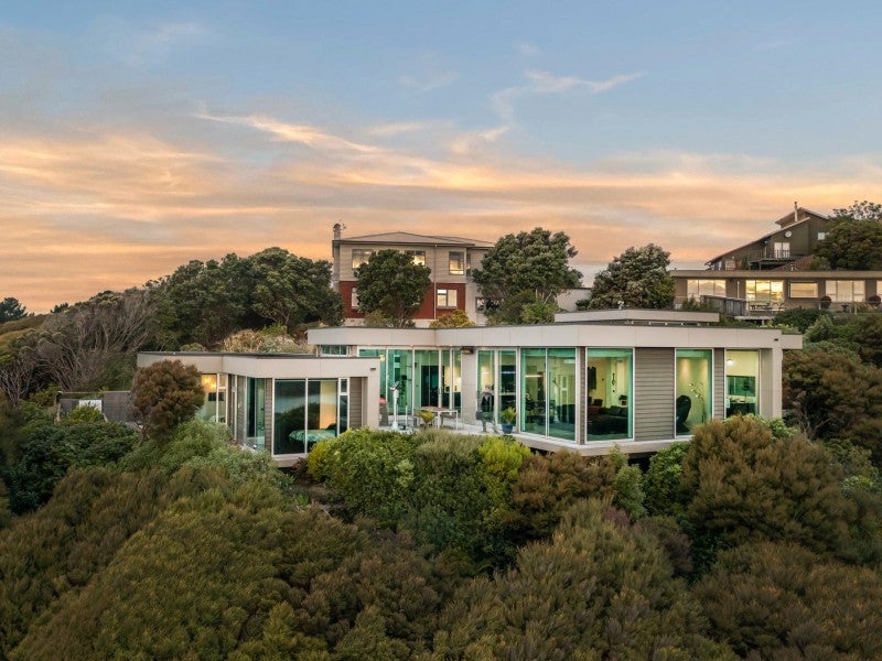 14 Seascape View, Paremata, Porirua - Carousel 1