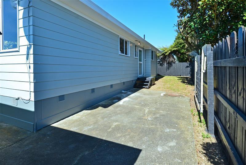 2/4 Silver Creek Road, Weymouth, Auckland - Carousel 16
