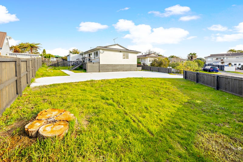 1/4 Slim Place, Clendon Park, Auckland - Carousel 1