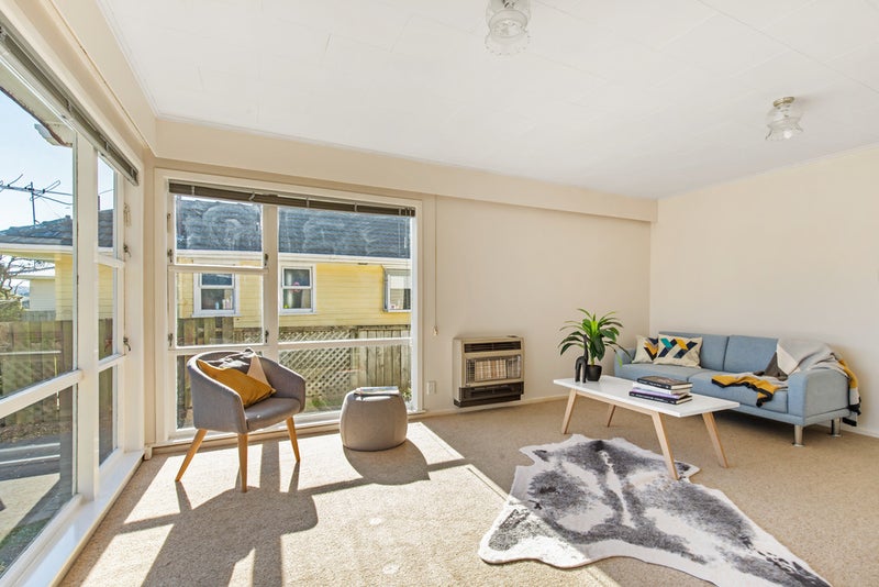 21 Oswald Crescent, Paparangi, Wellington - Carousel 2