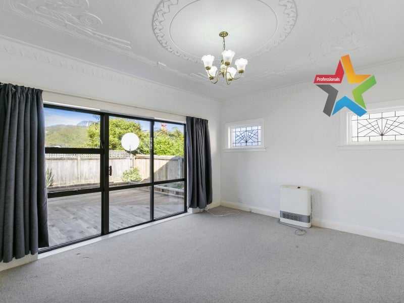 32 Sunshine Avenue, Karori, Wellington - Carousel 2