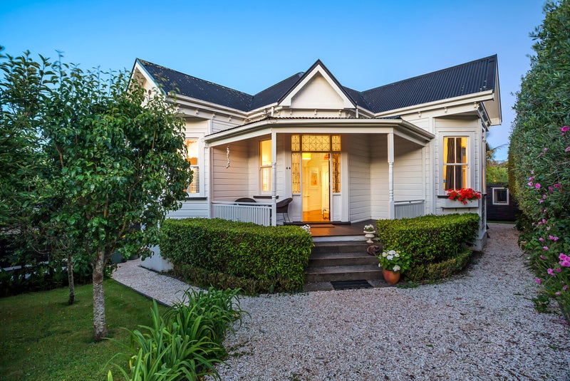44 Kiwi Road, Stanley Point, Auckland - Carousel 1