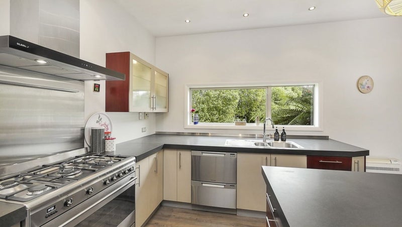 2 Gamblins Road, Saint Martins, Christchurch - Carousel 2