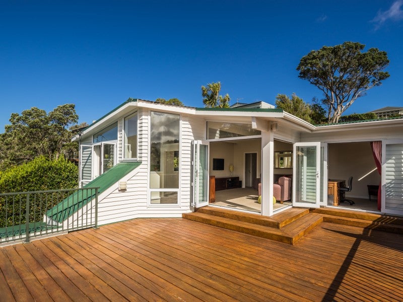 24 Delhi Crescent, Khandallah, Wellington - Carousel 1