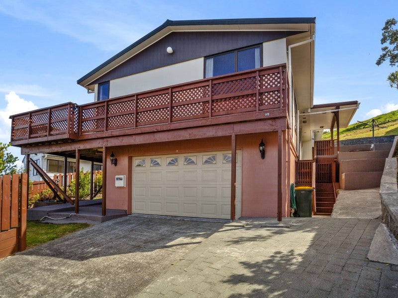 27 Almora View, Ascot Park, Porirua - Carousel 1