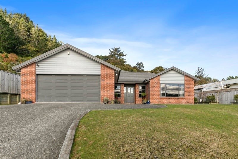 46 Nelson Crescent, Wainuiomata, Lower Hutt - Carousel 1