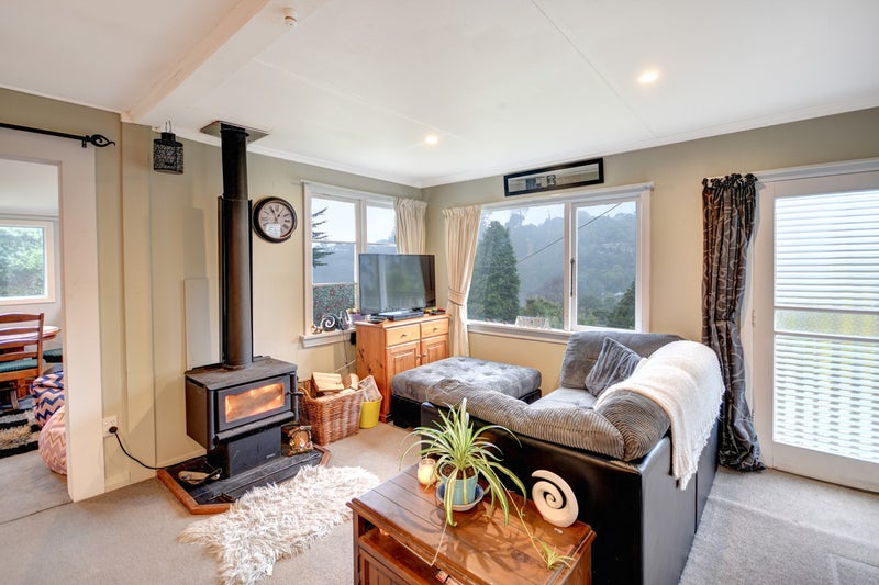 4 Solar Terrace, Broad Bay, Dunedin - Carousel 2