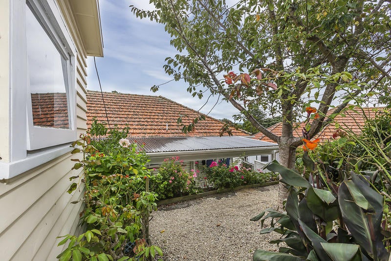 17 Ashleigh Crescent, Miramar, Wellington - Carousel 13