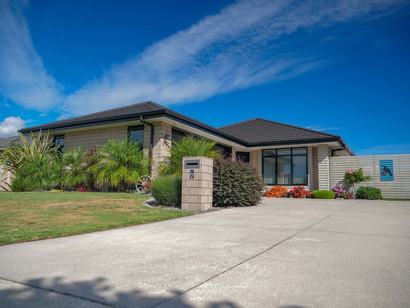 7 Whaley Avenue, Papamoa Beach, Papamoa - Carousel 1