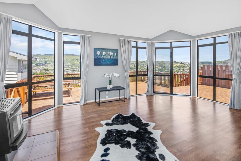 19A Pelorous Street, Paparangi, Wellington - Carousel 1