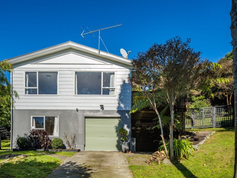 23 Yarrow Place, Papakowhai, Porirua - Carousel 1